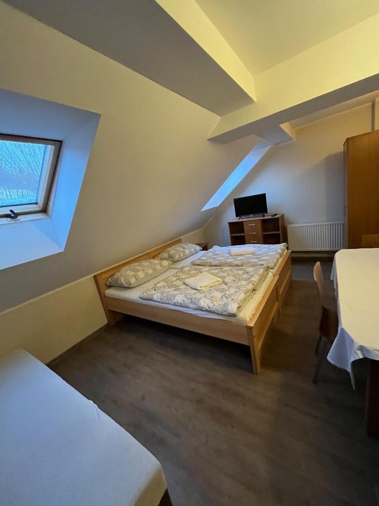 Penzion Pod Zamkem Průhonice Buitenkant foto