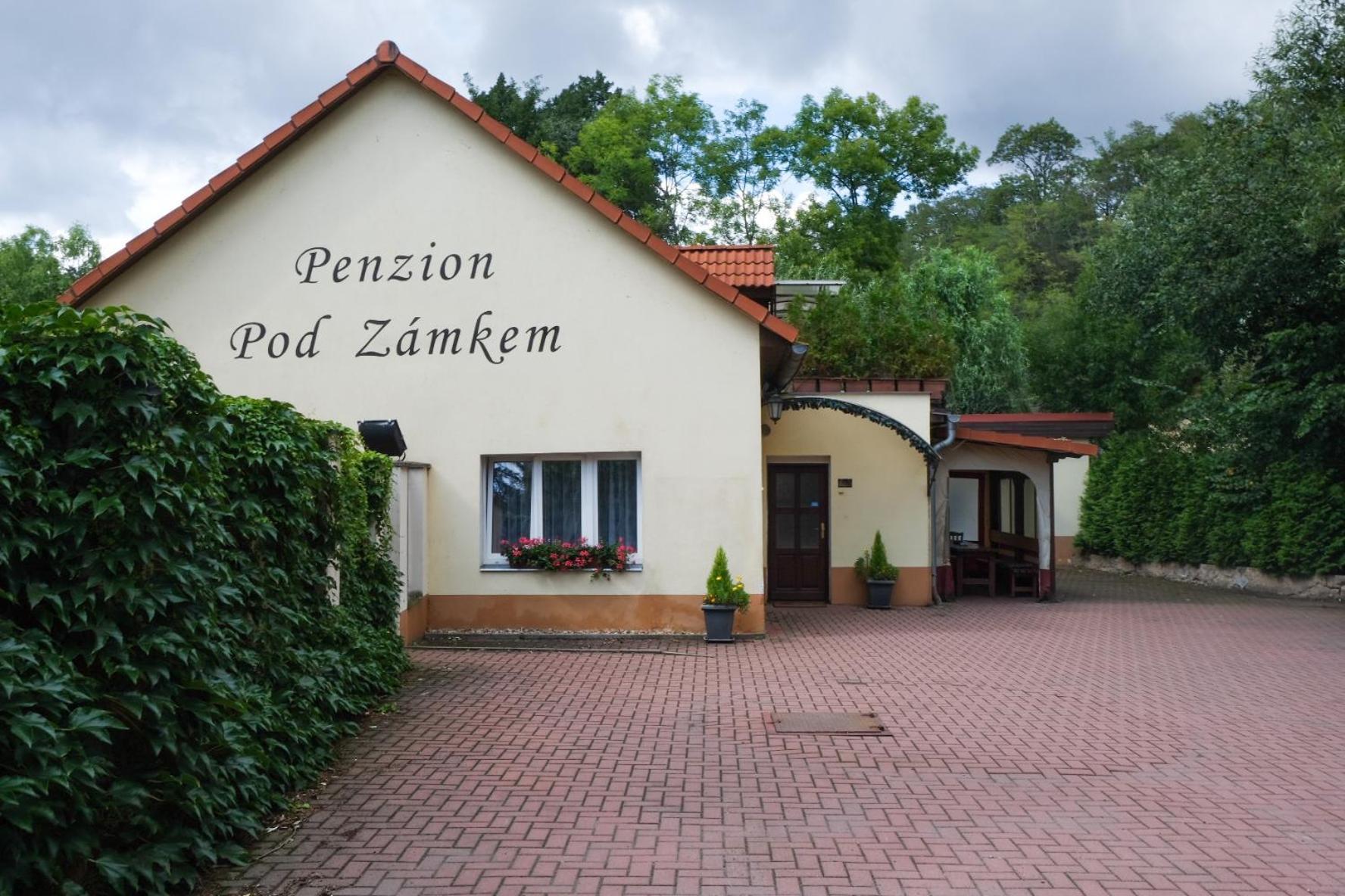 Penzion Pod Zamkem Průhonice Buitenkant foto